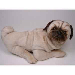 Animaux-Bois-Animaux-Bronzes propose Chien Carlin 50 cm peluche animaux allongés réaliste Piutre 2248