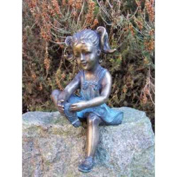 Décoration Statuette bronze personnage Fille assise jouant au chaussure -AN1529BRW-V-L