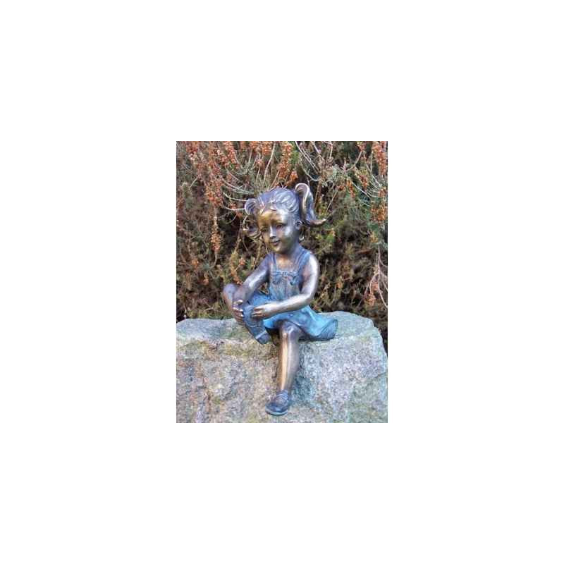 Décoration Statuette bronze personnage Fille assise jouant au chaussure -AN1529BRW-V-L