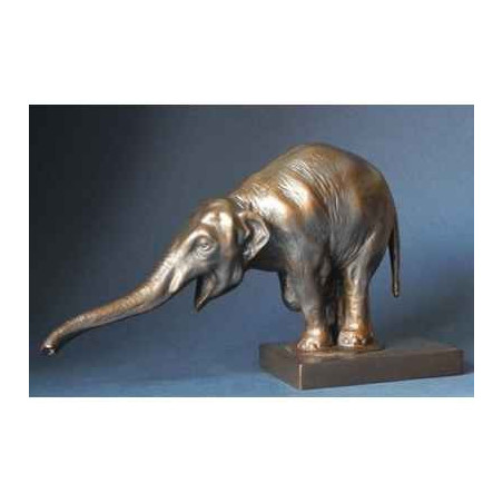 Reproduction statuette éléphant d'Asie mendiant d'après Bugatti BUG01
