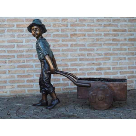 Décoration Statuette bronze personnage Garçon avec brouette bronze -B18009