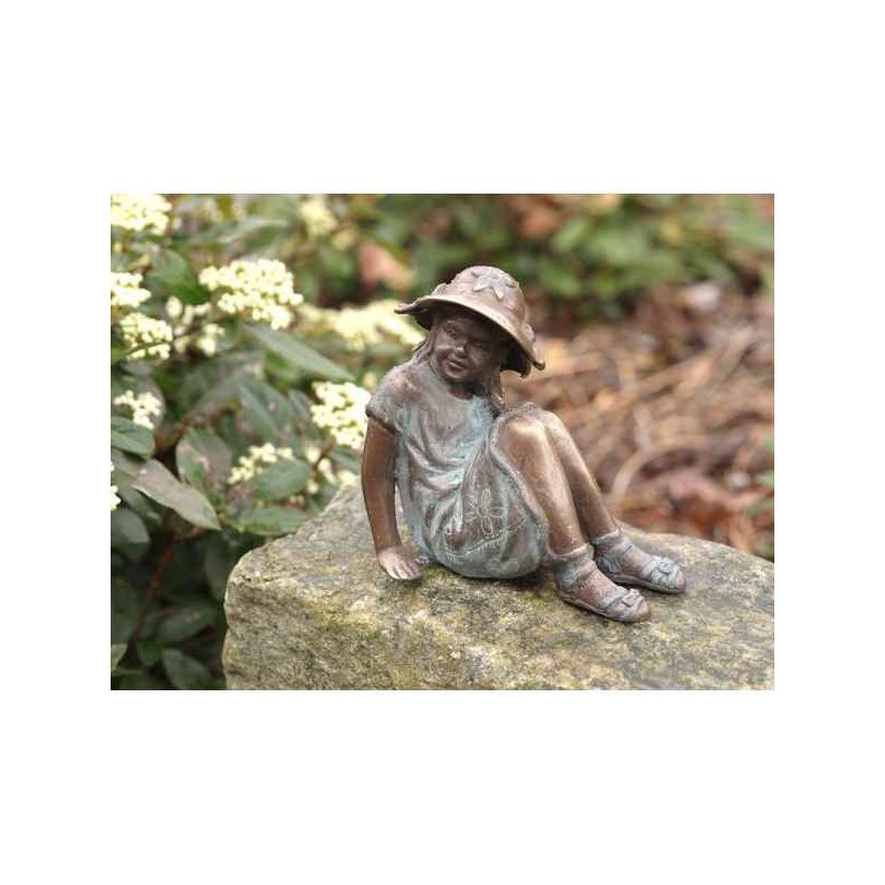 Décoration Statuette bronze personnage Petite fille assise avec chapeau bronze -AN1970BRW-V-S