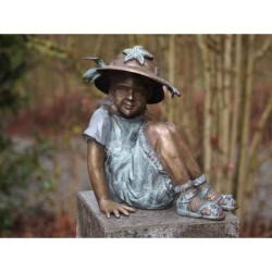 Décoration Statuette bronze personnage Fille assise avec chapeau bronze -AN1970BR-V