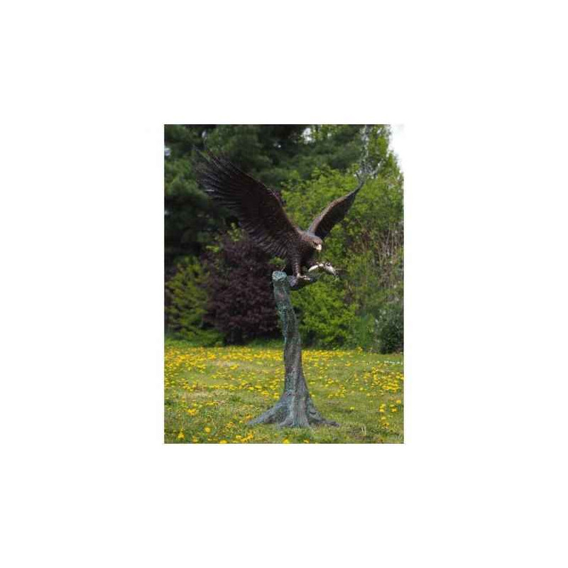 Sculpture grand aigle sur tronc d\'arbre en bronze thermobrass -b1243