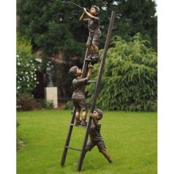 Décoration Statuette bronze personnage 3 garçons sur échelle bronze -B1133