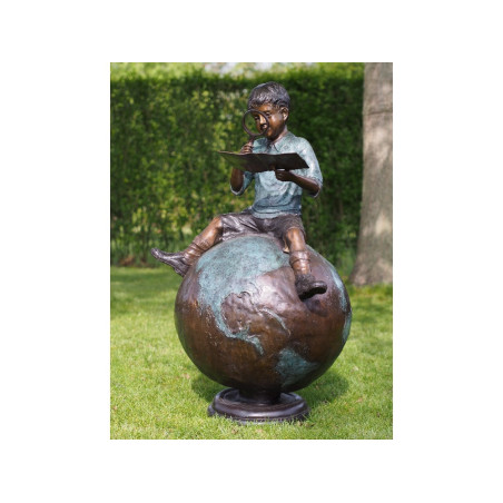 Décors Animaux en Bronze Statue bronze garçon assis sur un globe -B59480