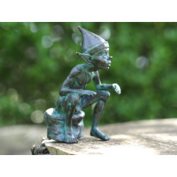 Décoration Statuette bronze personnage Statuette pixie assis sur un rocher bronze -BS1405V